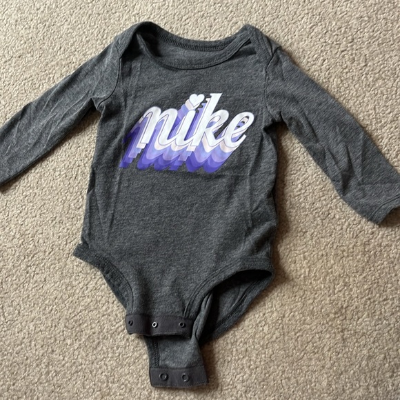 Infant Nike set - Picture 3 of 4